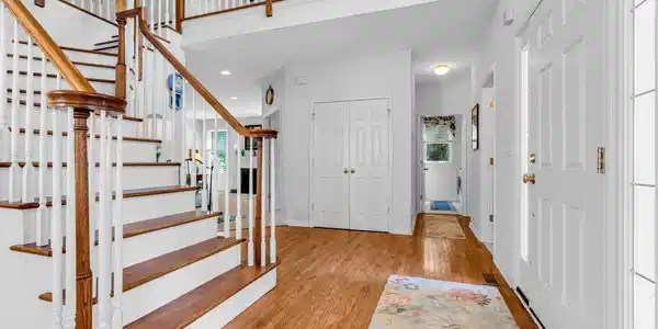 Image 4: Foyer