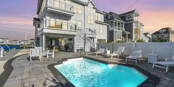 372 Lauderdale Drive