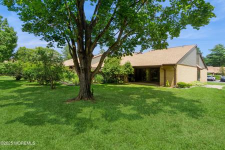 7 Danbury Court
