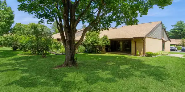 7 Danbury Court