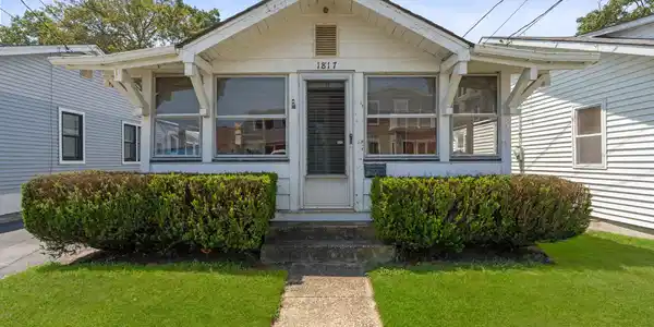 1817 Pine Terrace