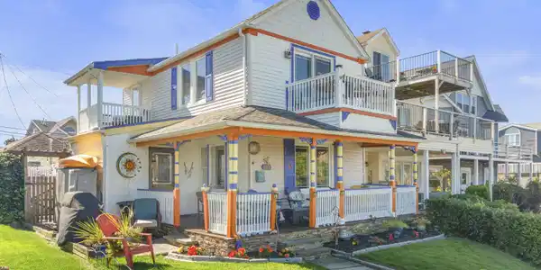 219 Lake Terrace