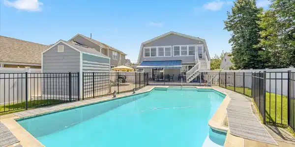 Image 3: 23-1709 Beverly Ave23