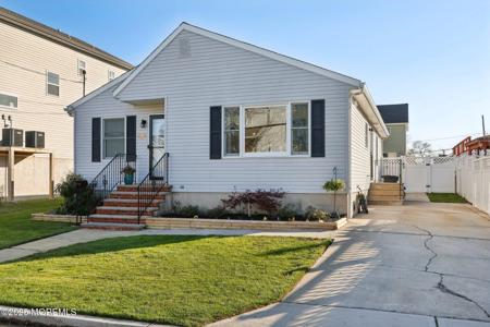 802 Center Street