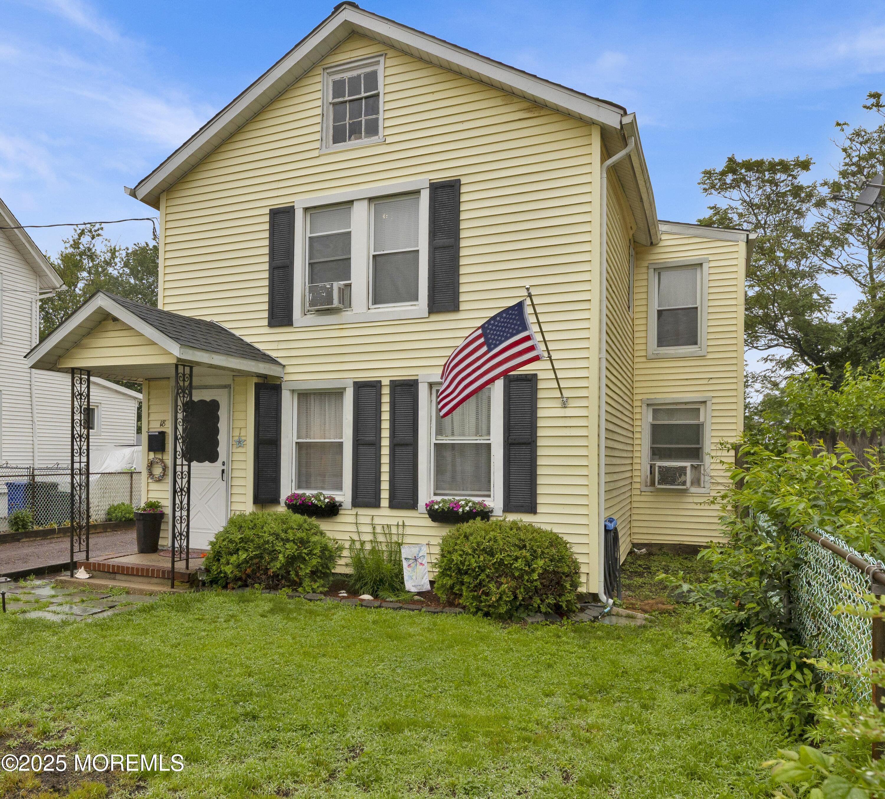 Image 4: Front 18 Pine