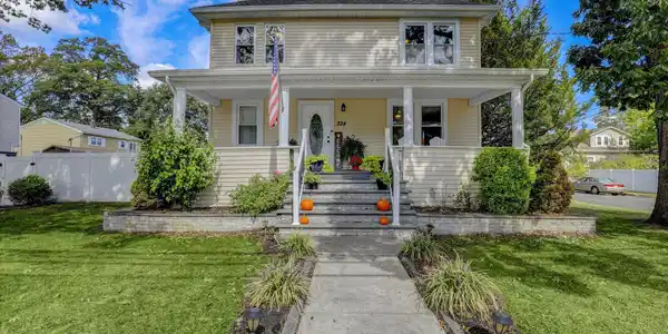 324 Thompson Avenue