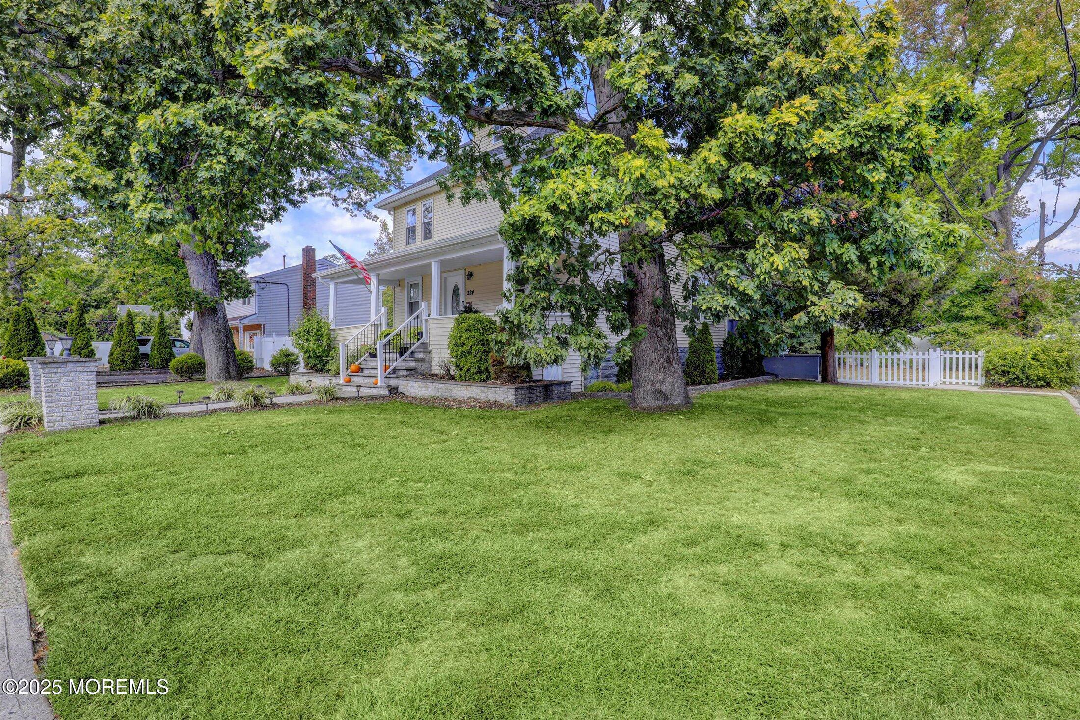 Image 2: Corner Lot