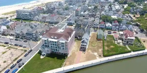 Image 4: 25 Lake and 22 Seaview 6