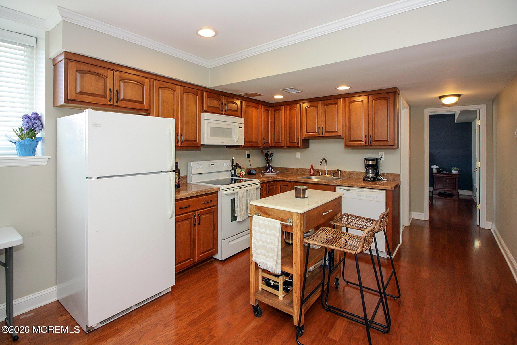 Image 2: Kitchen