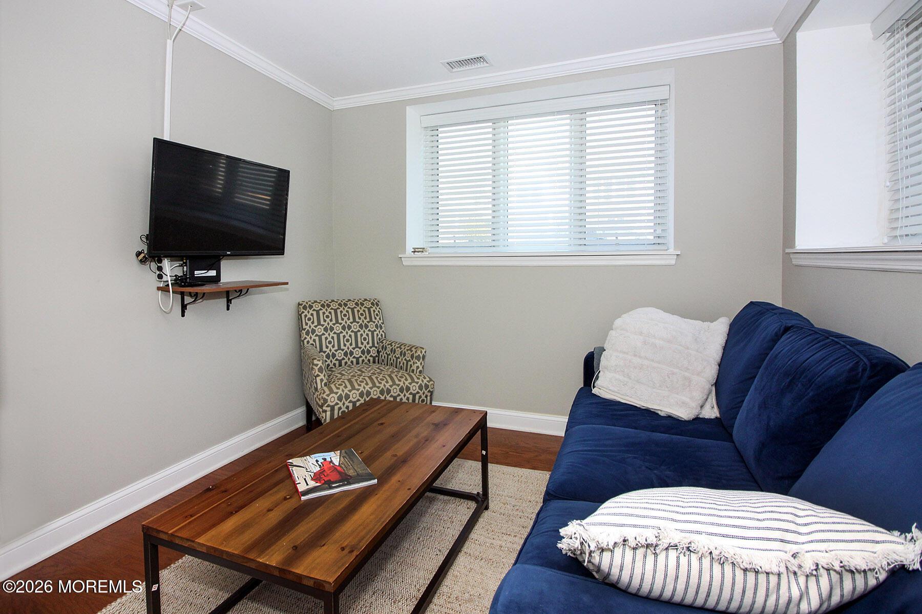 Image 3: Living Room