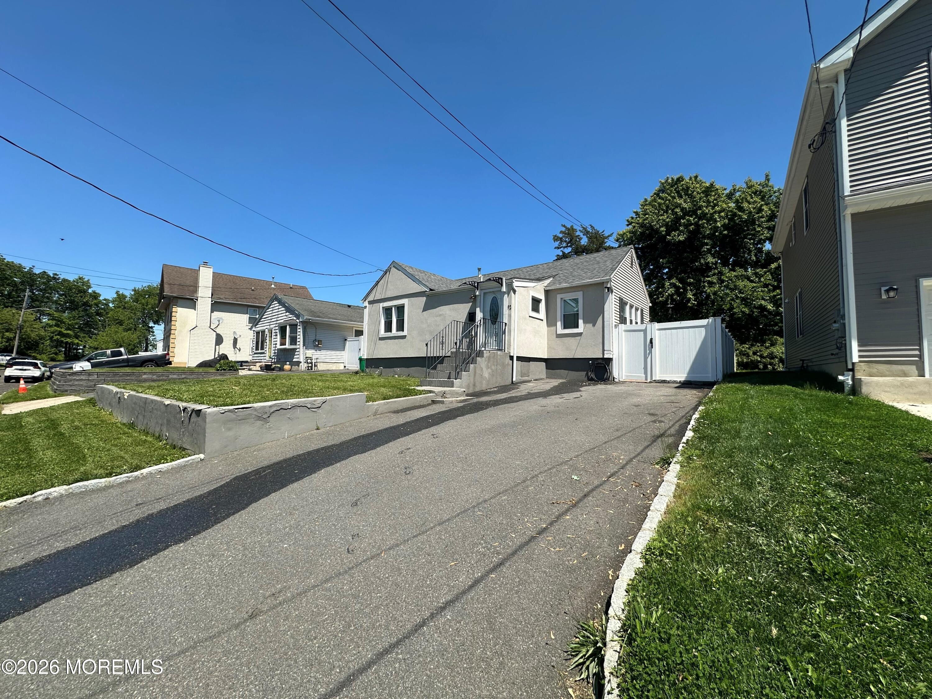 Image 3: Driveway
