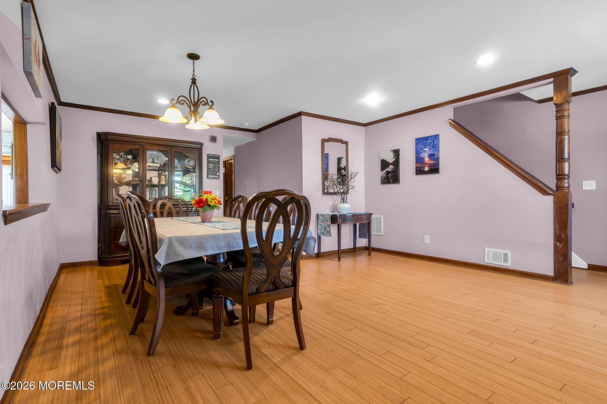 Image 4: Dining
