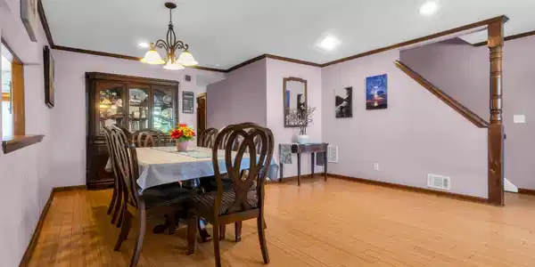 Image 4: Dining