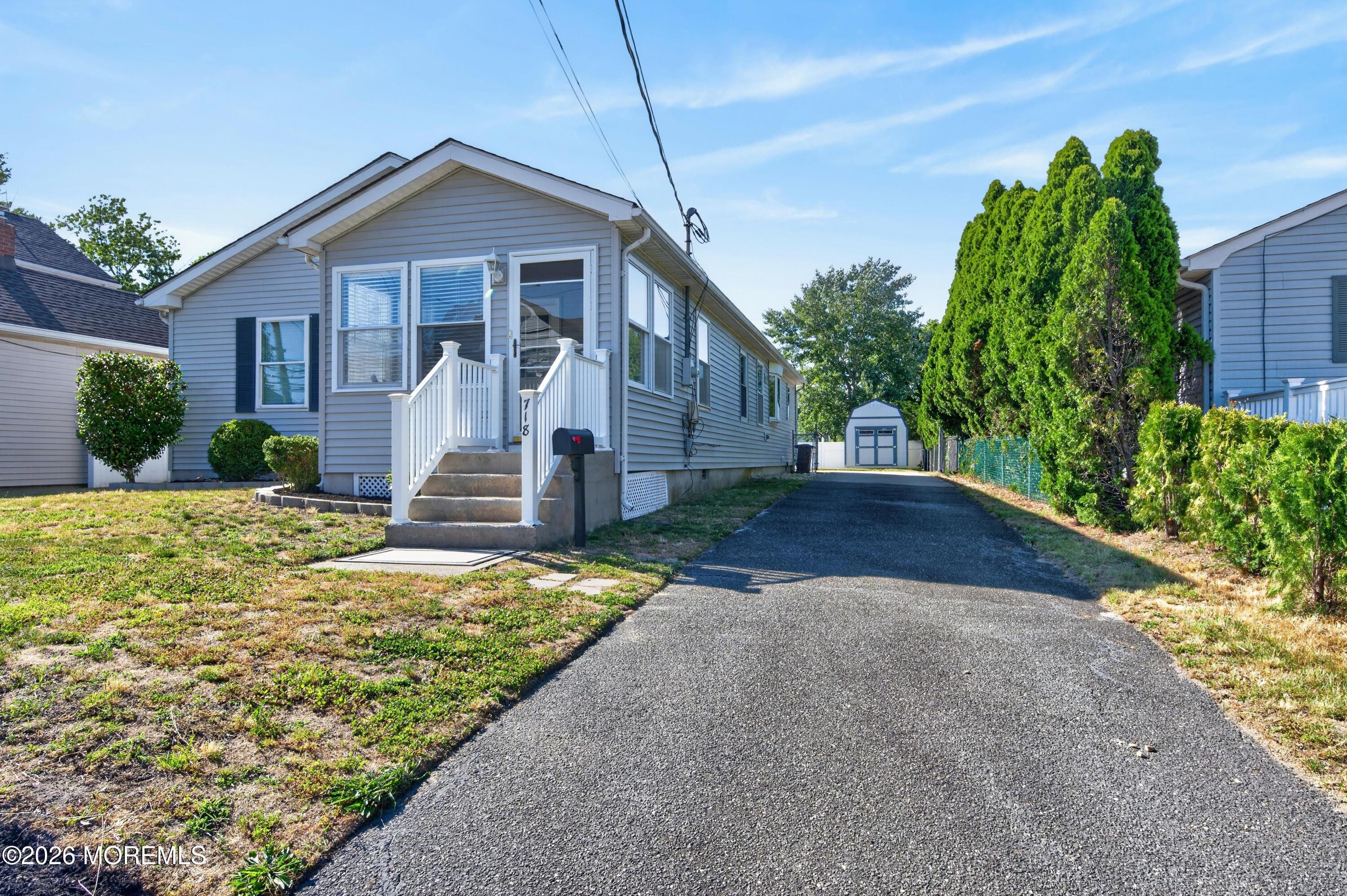 Image 2: 718 18th Ave