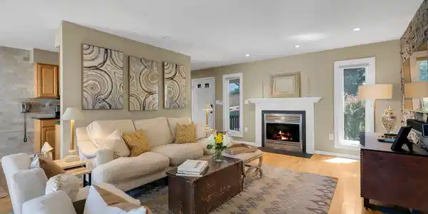 Image 2: Living room