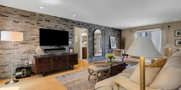 Image 3: Living room