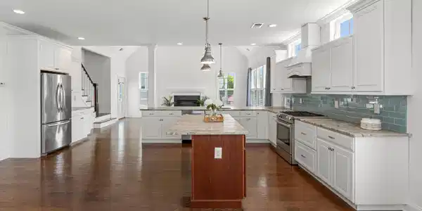 Image 4: Open Floor Plan