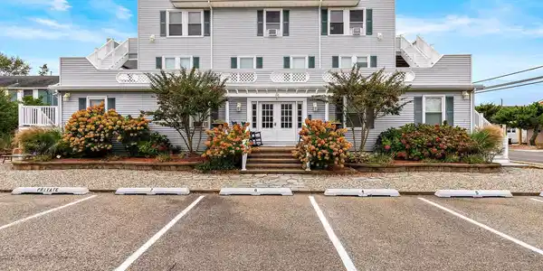 130 Chatsworth Avenue Unit 1