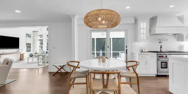 Image 4: Eat-In Kitchen