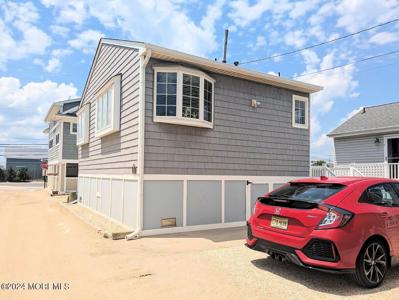 124 W Crane Way