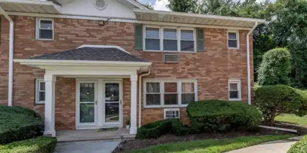96 East Avenue unit 82