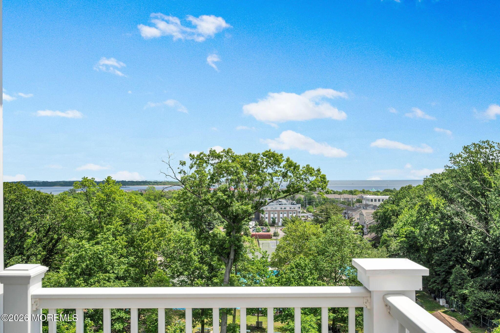 Image 2: 221-web-or-mls-1-8189