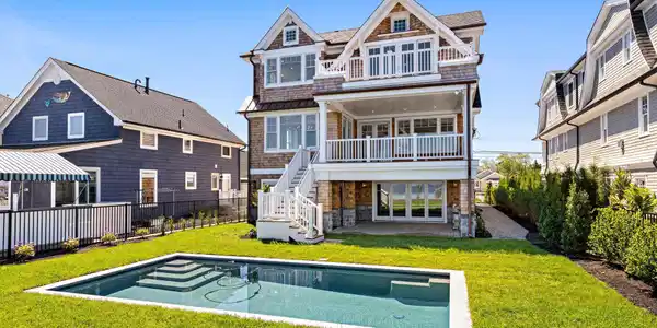 89 Pershing Boulevard