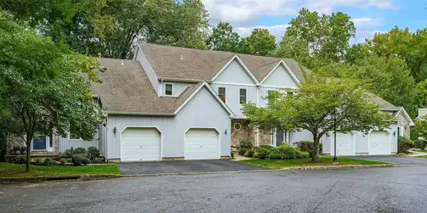 4 Hickory Lane