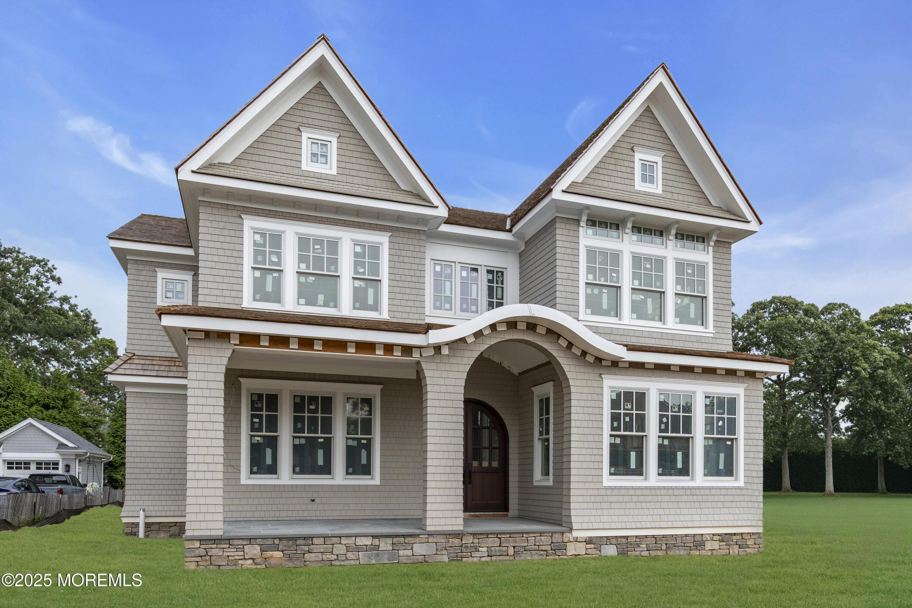 Image 4: 002_crop2_597rw3_486