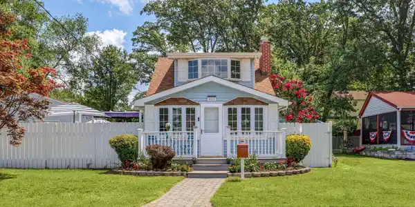 823 Lakeshore Drive