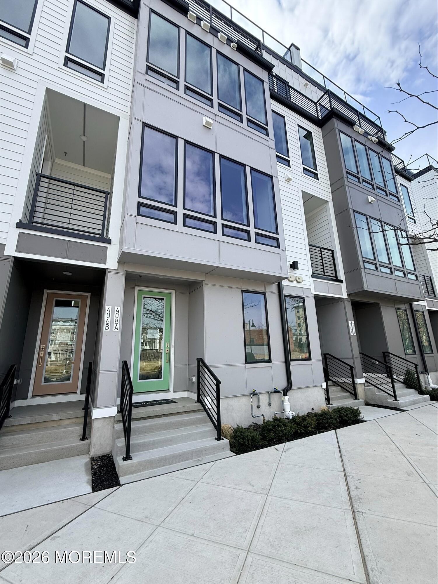 Image 1: Exterior 309