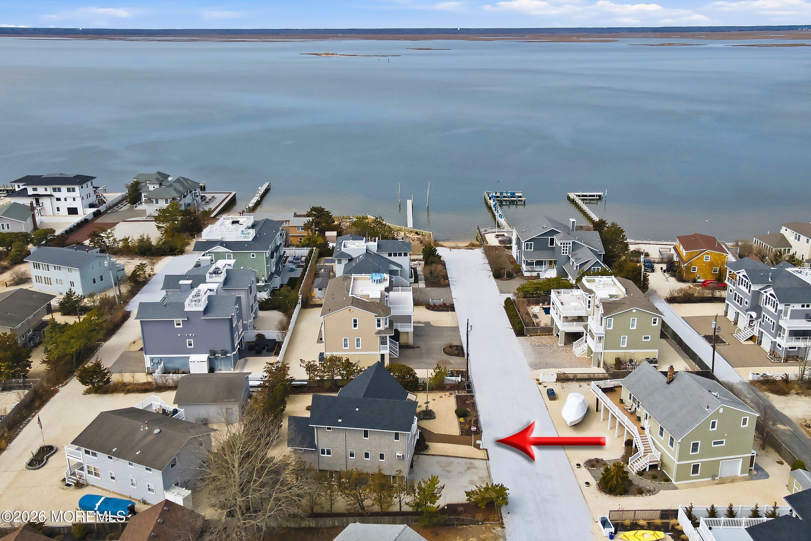 Image 2: Rear Aerial 1 ARROW