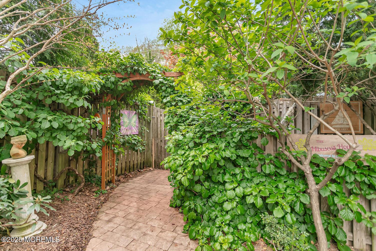 Image 3: 85 Valley Dr Highlands NJ-large-042-036-