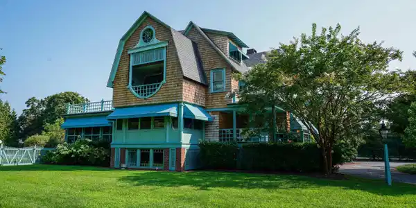 3 Tennis Court Lane