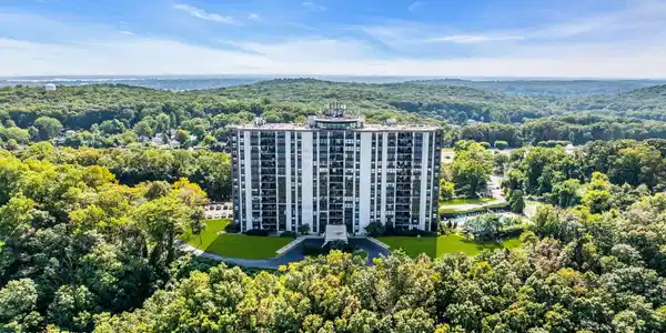 Image 3: 53-web-or-mls-DJI_20260918144322_0065_D-