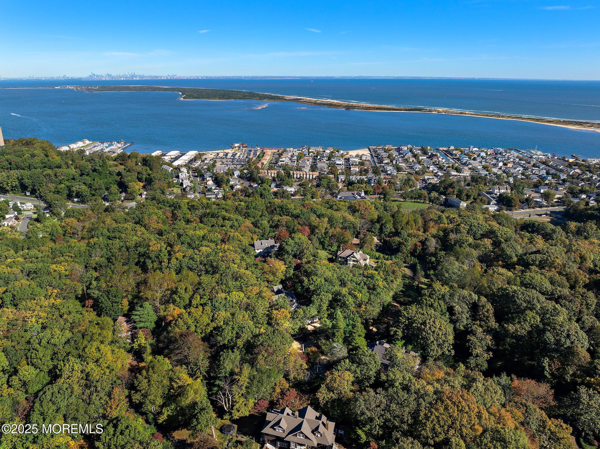 Image 2: 7 Valley Dr