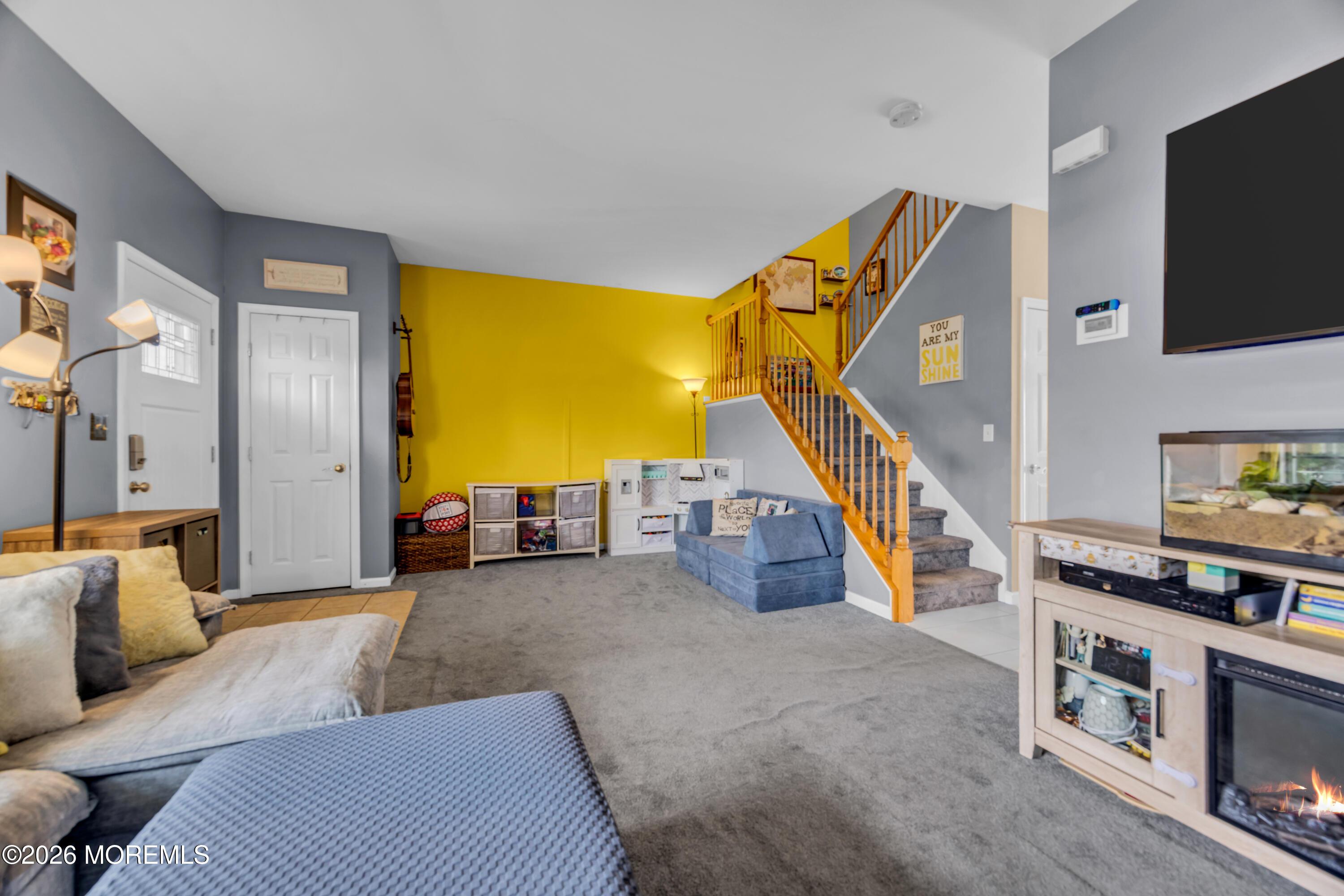 Image 4: Living Room 2