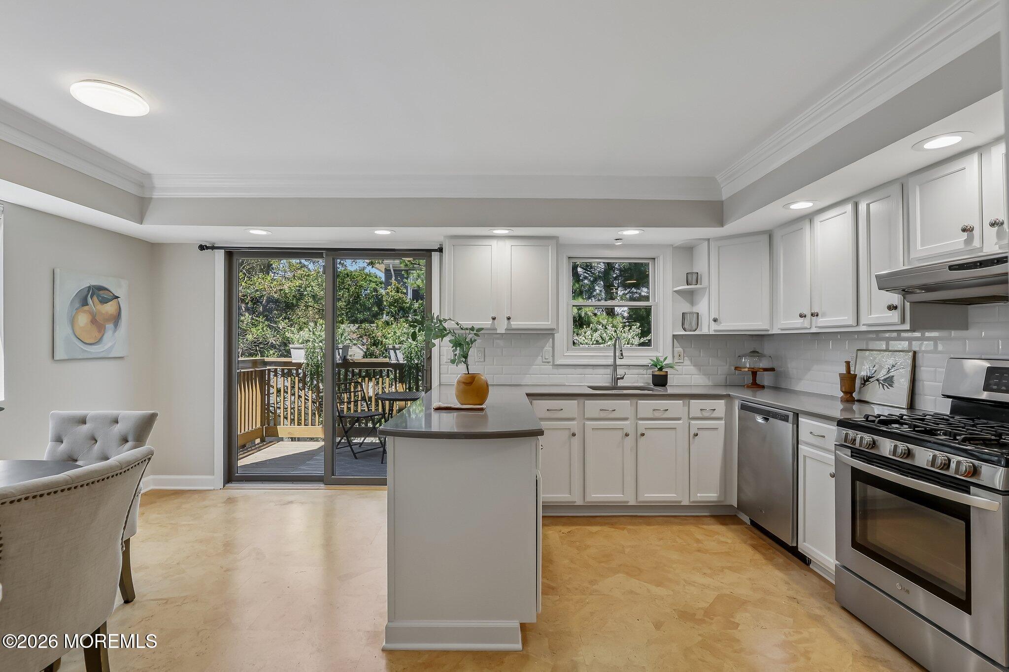Image 2: 15-web-or-mls-Marina Dr 18-S0907-016
