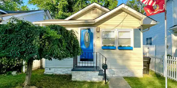 34 Shoreland Terrace