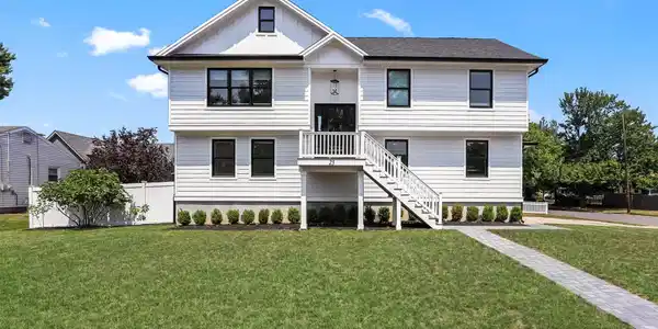 23 Bradley Avenue