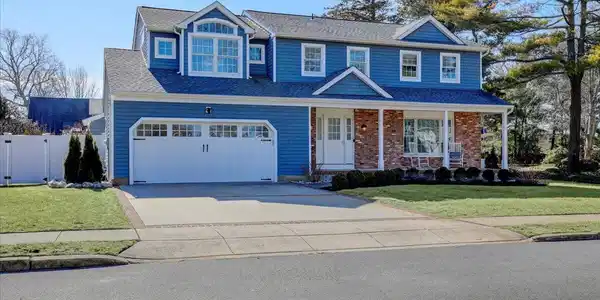 902 Stonehedge Lane