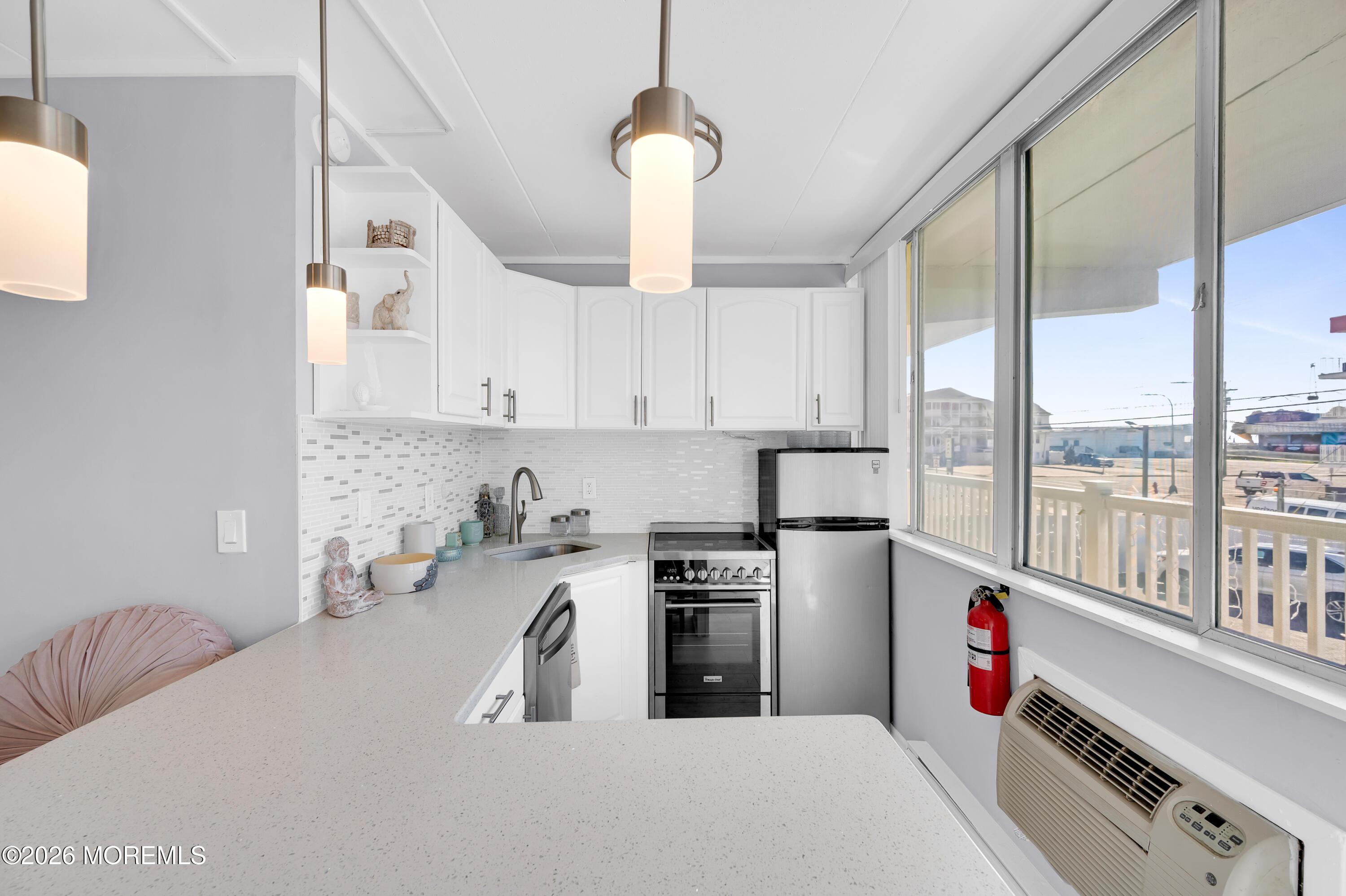 Image 3: Kitchen 2