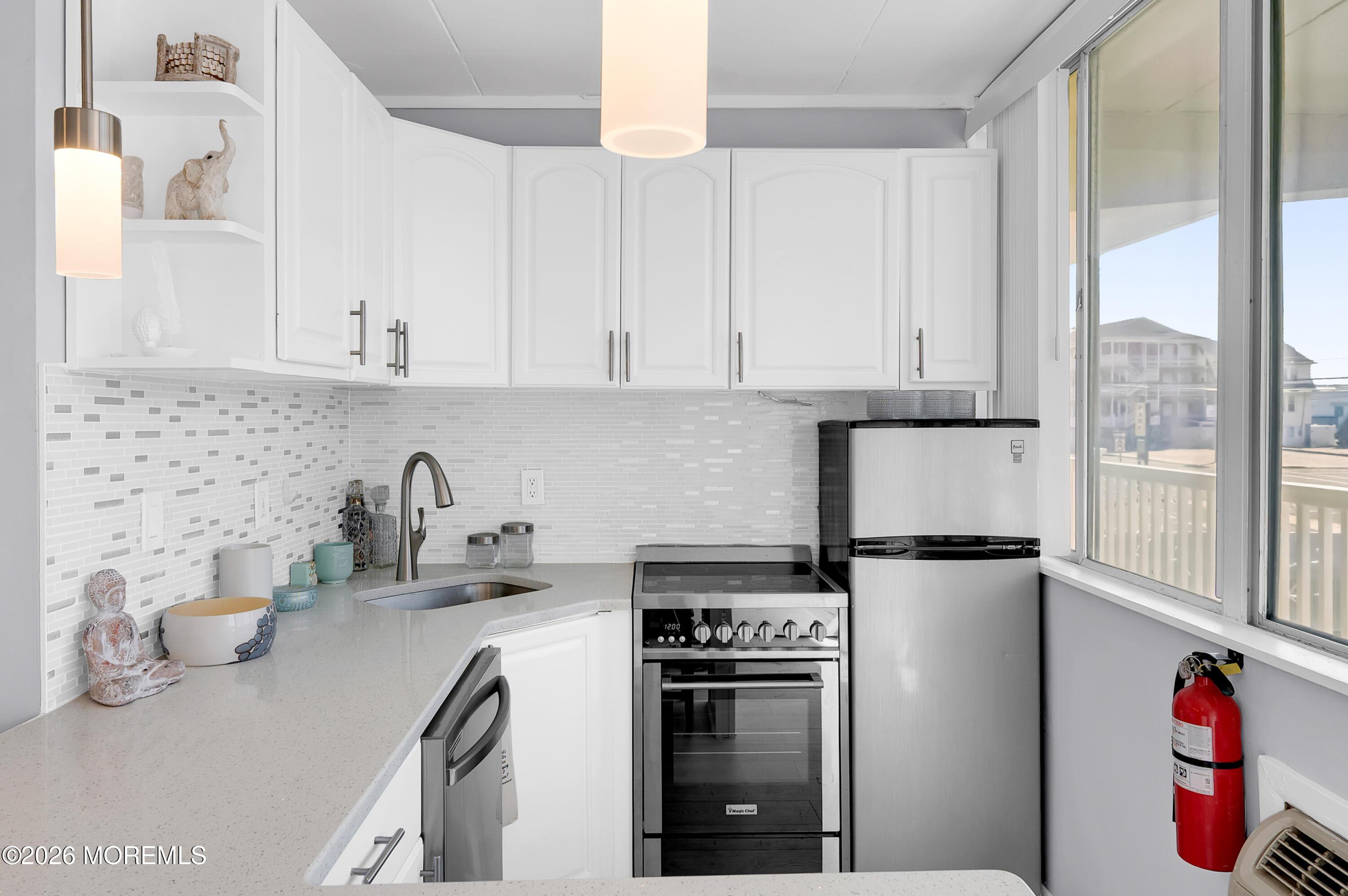 Image 4: Kitchen 2-2