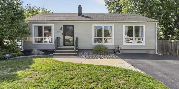 Image 2: 2-web-or-mls-DSC03808