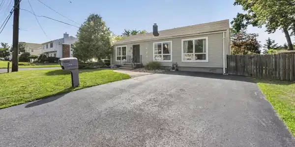 Image 3: 3-web-or-mls-DSC03813