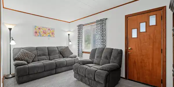 Image 4: 06_31_Pacific_Blvd-Living_room-9071