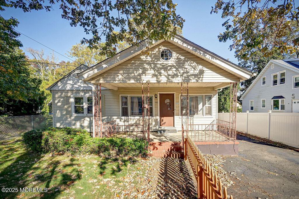 Image 1: 108_w_concourse_002