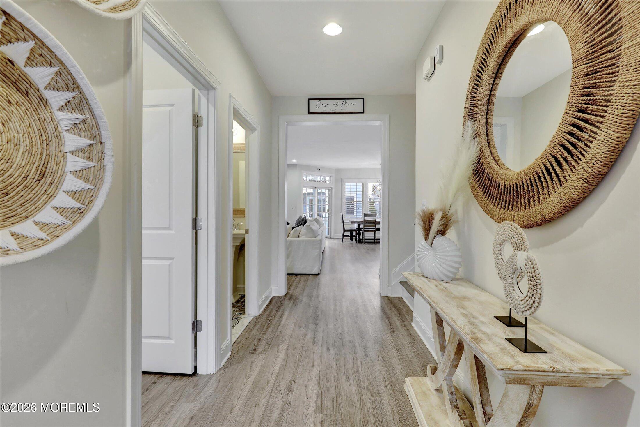 Image 3: 03-Foyer
