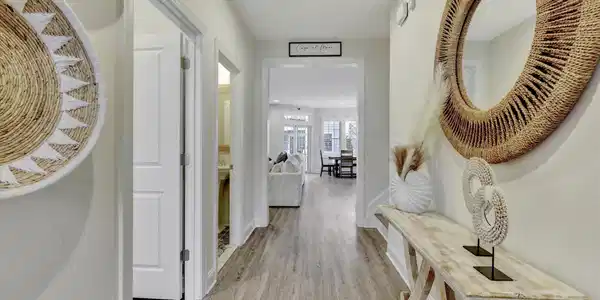 Image 3: 03-Foyer