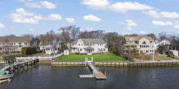 66 Seneca Place